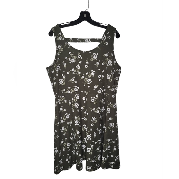2 Dye 4 Women's Dress Size XL White Floral On Green Open Back - Picture 3 of 11
